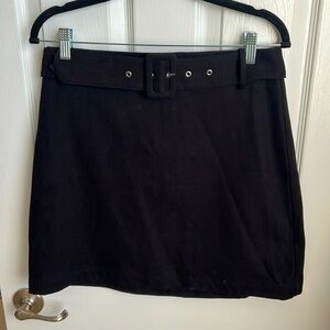 Ladies Nine West size medium black‎ mini skirt with belt